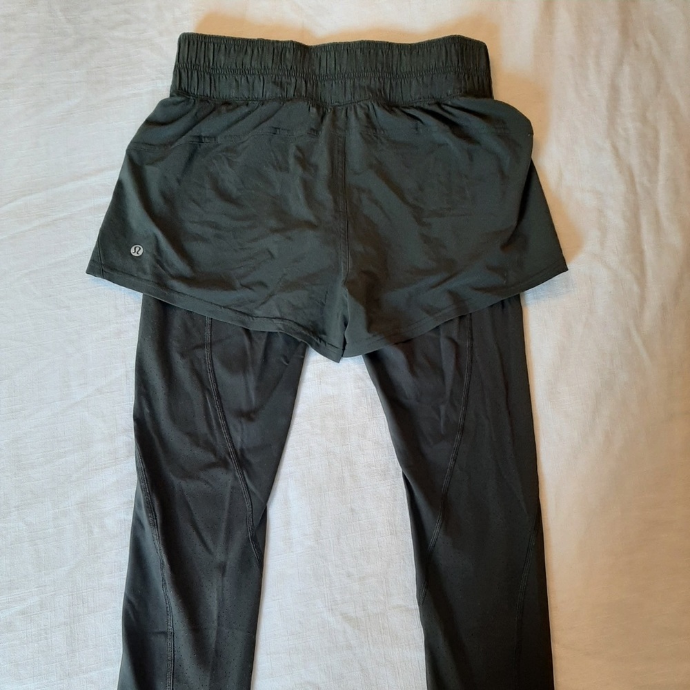 Like New Lululemon 2 in 1 Leggings and Short Size Small